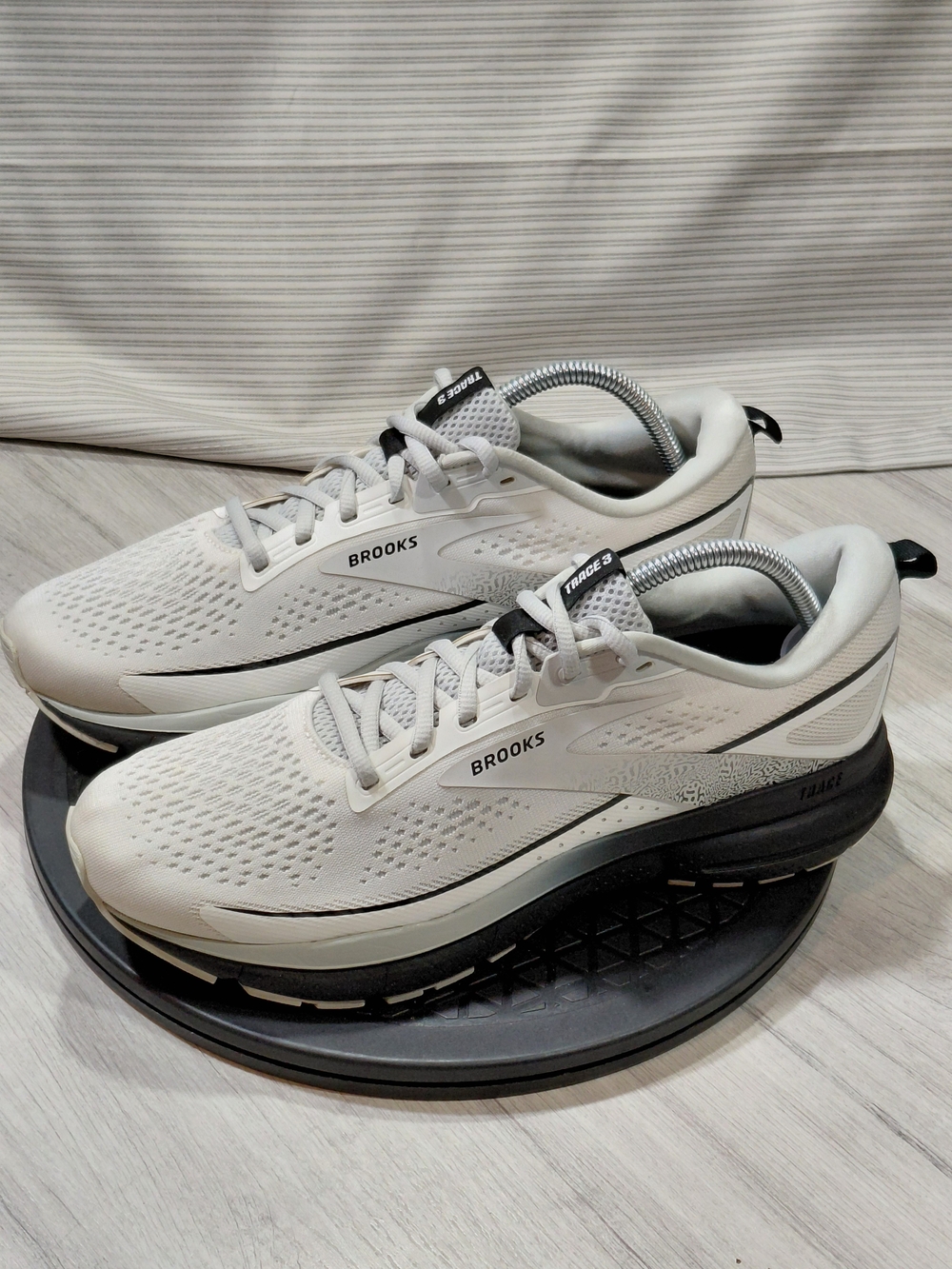 Brooks Womens Trace 3 Daily Trainer White/Black Running Shoe White Black SZ 10W